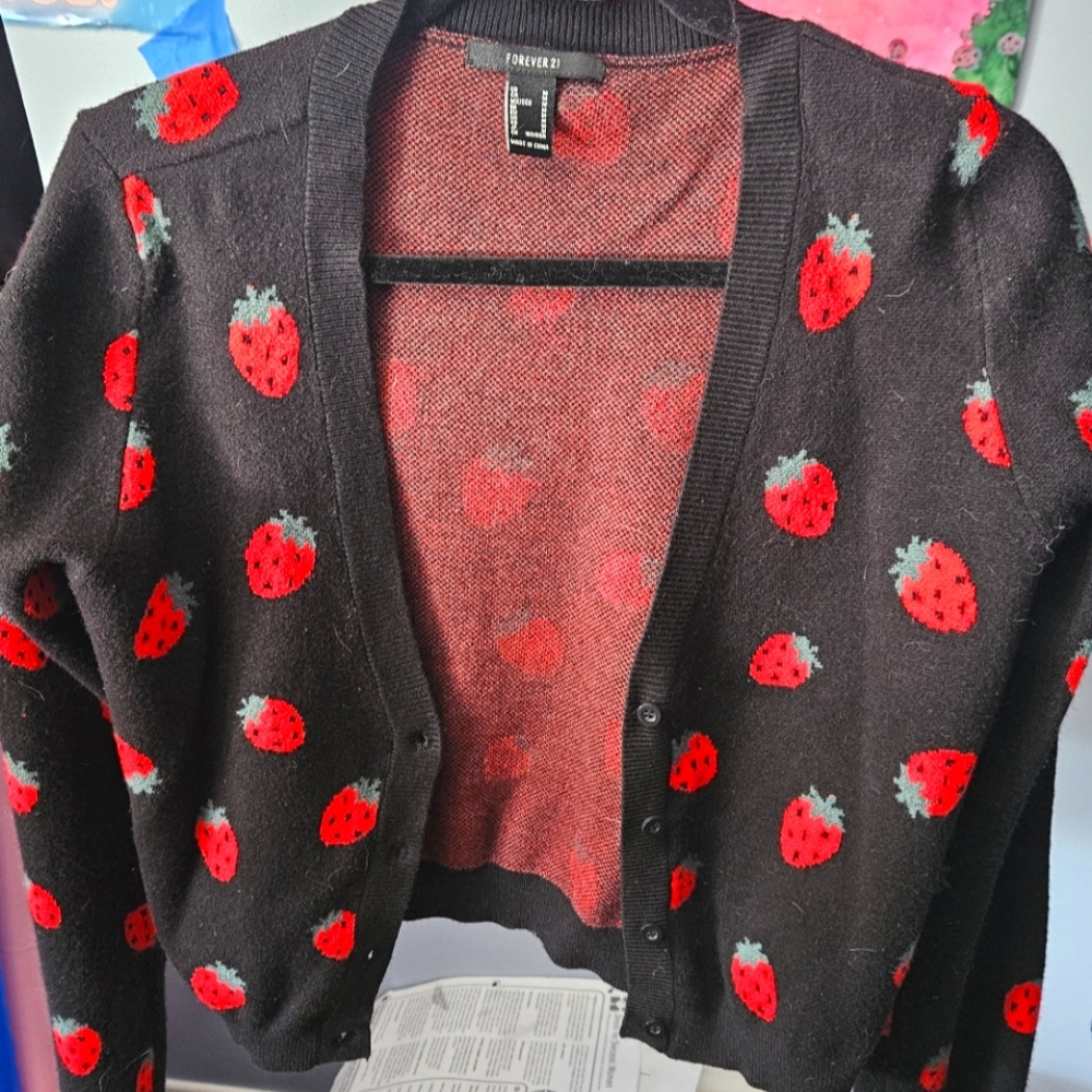 Strawberry cardigan🍓